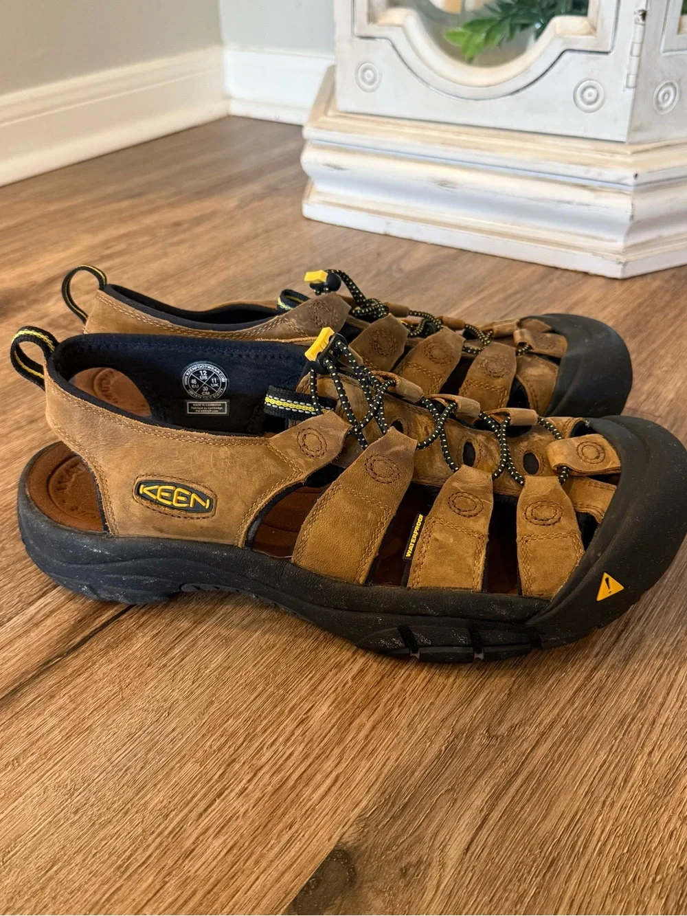 KEEN Brown Leather Newport H2 Sandals Men’s Size 12 Hiking Outdoor Water Shoes